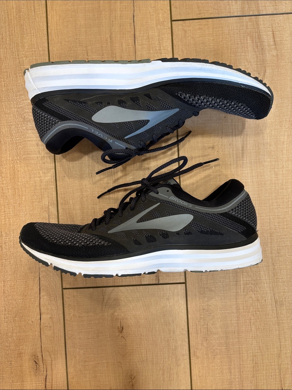 Brooks Revel Black & Gray Men's Running Shoes - Picture 7 of 10